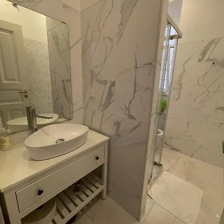Δωμάτια σε οικογενειακή κατοικία Double With Shared Bathroom *