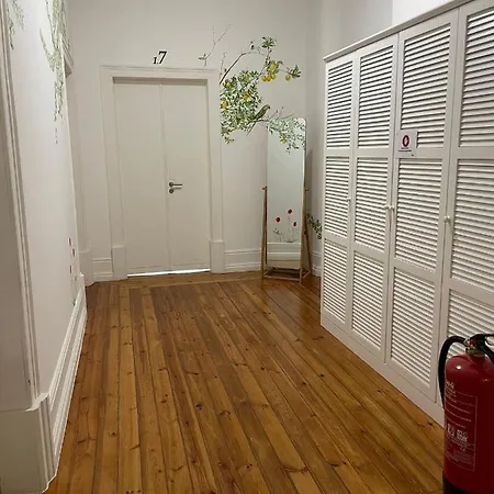 Double With Shared Bathroom Δωμάτια σε οικογενειακή κατοικία Lisboa