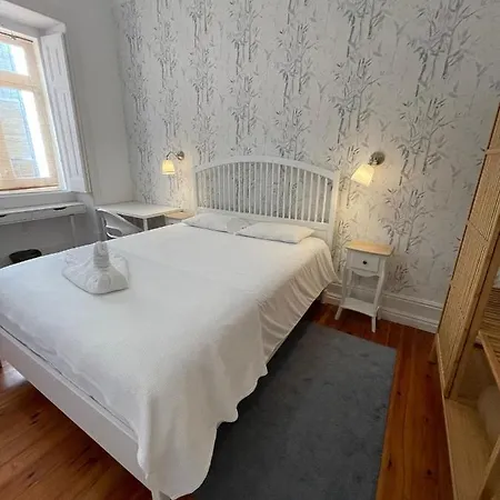Double With Shared Bathroom Δωμάτια σε οικογενειακή κατοικία *
